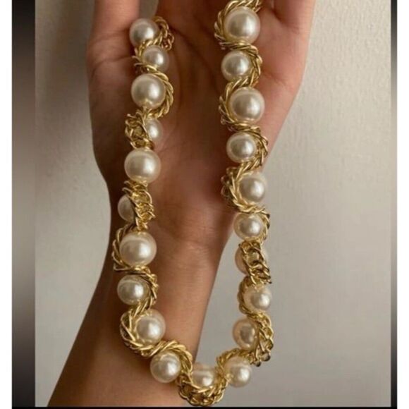 Faux Pearl Beaded Necklace - Picture 7 of 11
